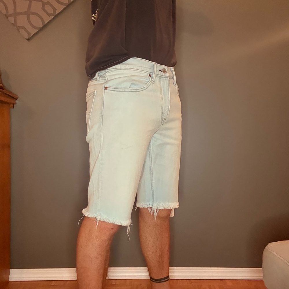 Levi’s 5’11 Light Blue Distressed Denim Shorts - Picture 2 of 3
